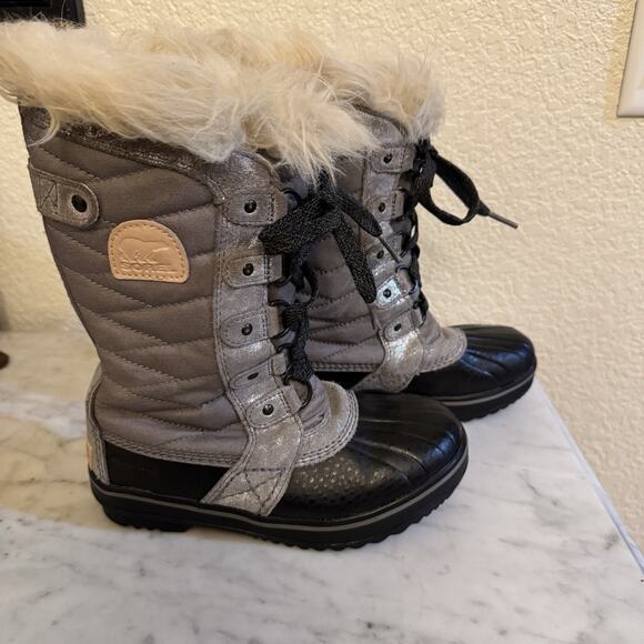 Sorel Girls Tofino II Snow Boots with faux fur calf height Size 1 Black Silver - Picture 1 of 5